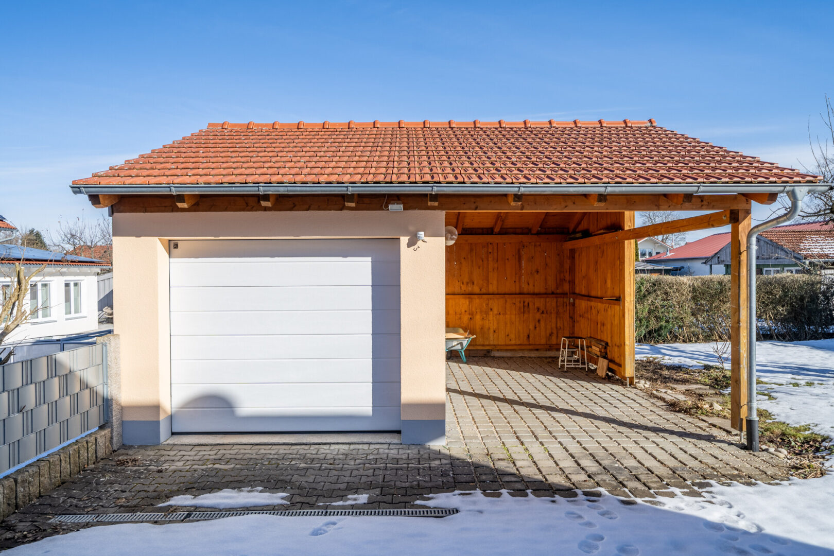 Garage & Carport